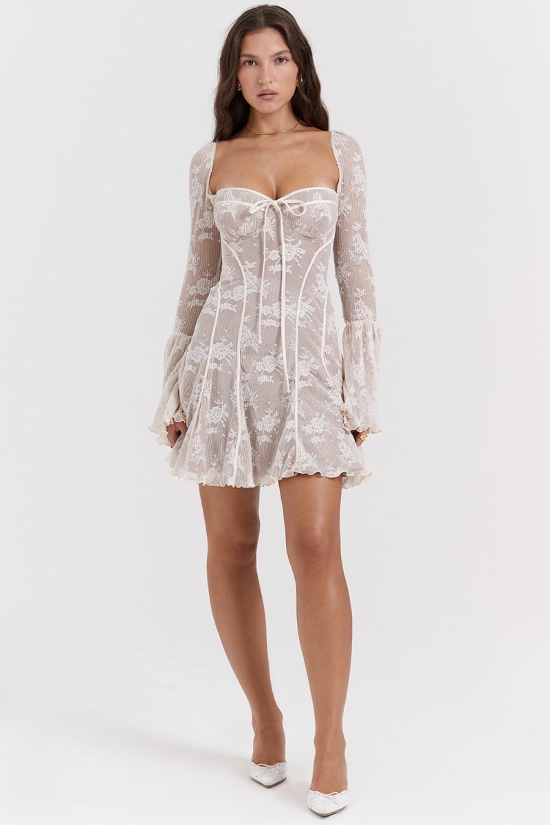 Elegant and flowing dress for a refined style